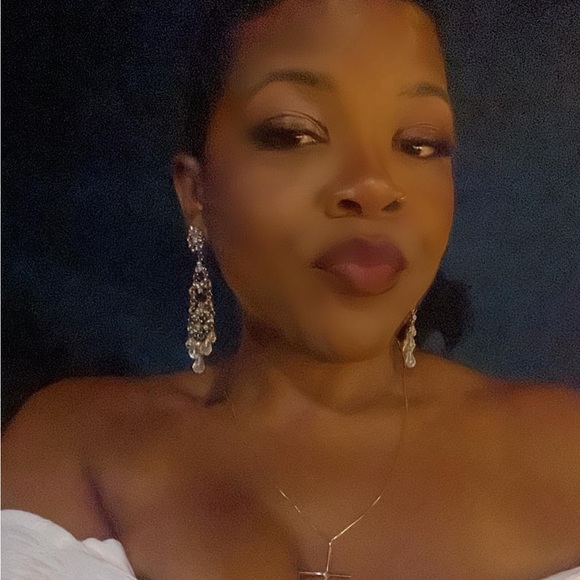 Meet Your Posher...Patty B!!! 😘 - Picture 4 of 10